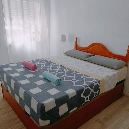 8 Mins Walk To Train Station Low Cost Youth Hostel เซบีญา ภายนอก รูปภาพ