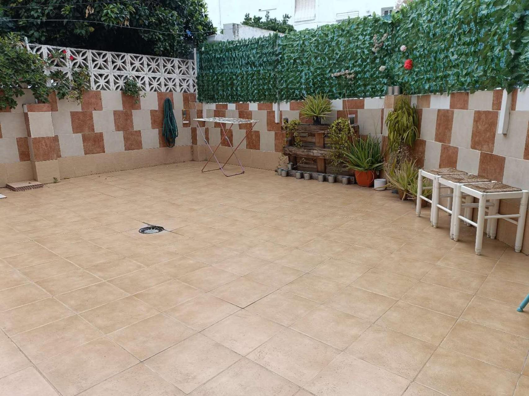 8 Mins Walk To Train Station Low Cost Youth Hostel เซบีญา ภายนอก รูปภาพ